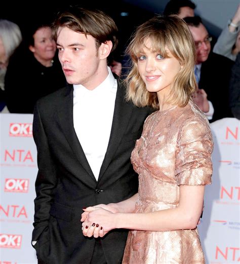 charlie heaton e natalia dyer|The Captivating Journey Of Natalia Dyer And Charlie。